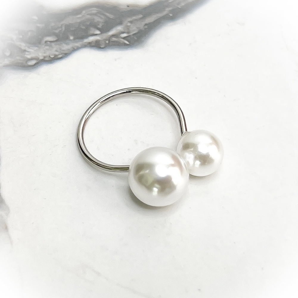 ❀ Minimalist Ivory White Faux Pearl Adjustable Statement Ring - Picture 6 of 8